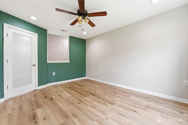Building Photo - 105 Pearce Ln