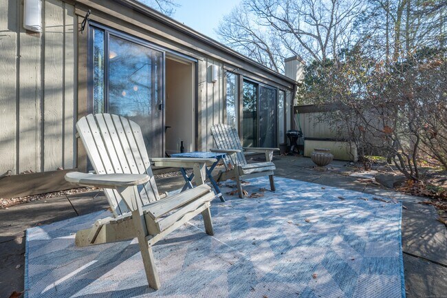 Building Photo - 123 Heritage Vlg