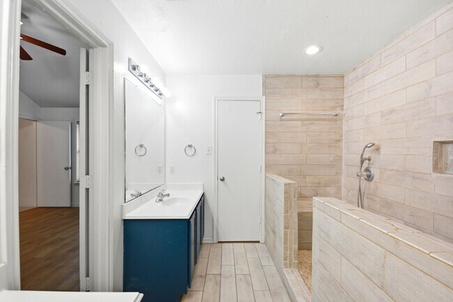 Building Photo - 111 Thunder Basin Dr