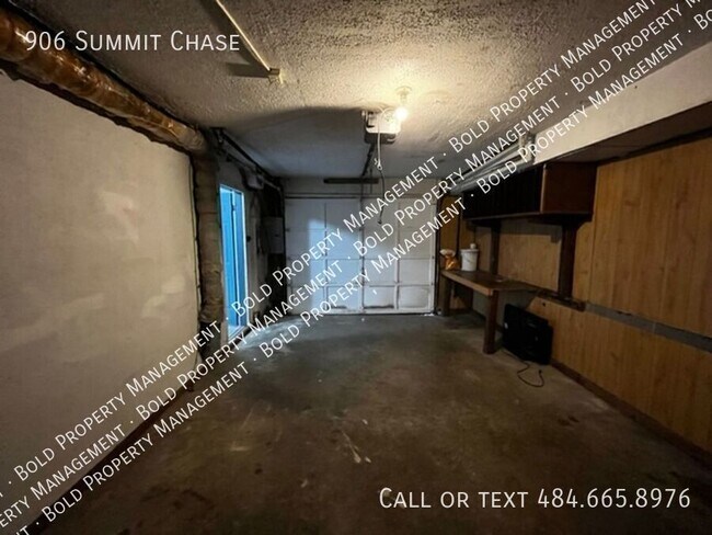 Building Photo - 906 Summit Chase Dr