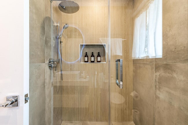 Building Photo - 616 NE 16th Terrace