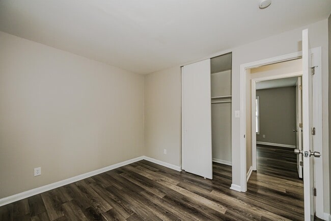 Building Photo - 735 Edgegreen Dr