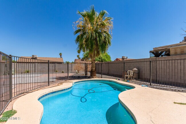 Building Photo - 7748 W Minnezona Ave