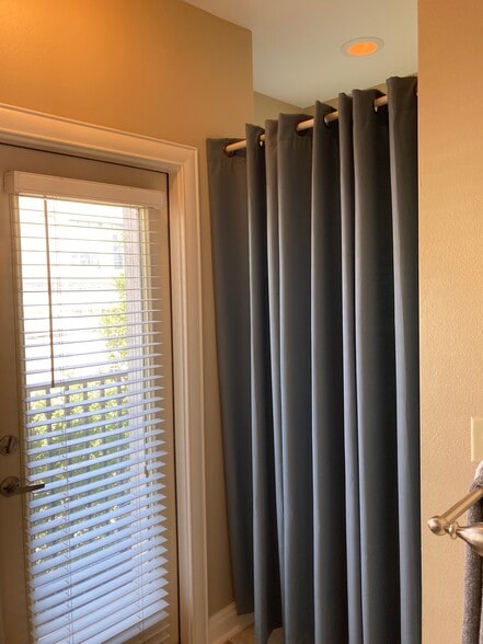 Building Photo - 221 Lexington Ave