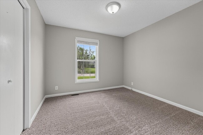 Building Photo - Pet Friendly Three Bedroom!