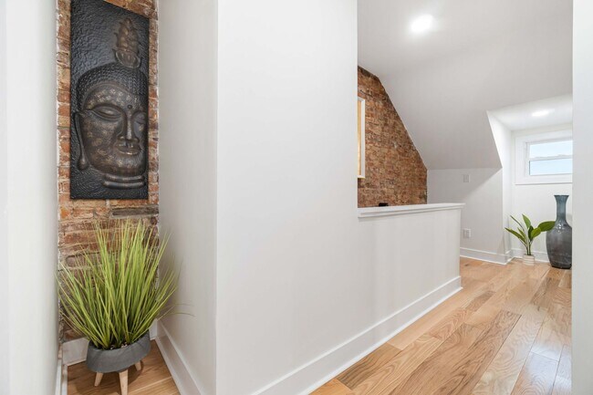 Building Photo - 6 Bed 4 bath Fully Furnished Oakland