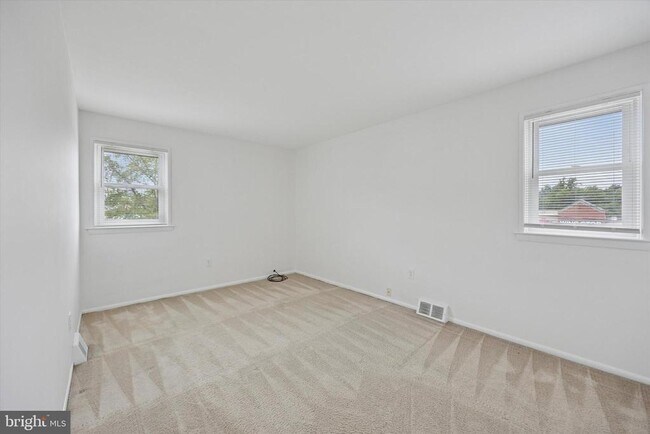 Building Photo - 4000 Lyman Dr