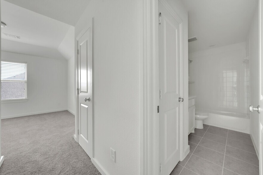 Building Photo - 3729 Paradise Way