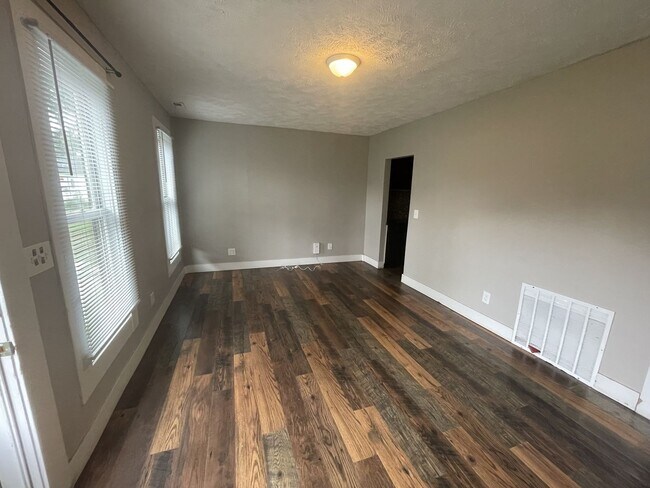 Building Photo - 4026 Spring Cir
