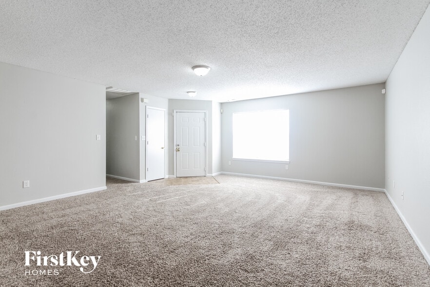 Building Photo - 3912 Roundwood Dr