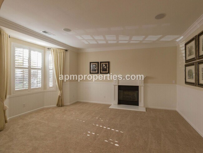 Building Photo - Upscale 3 Bedroom + Den, 4 bath, Detached Cottage, in Gale Ranch!
