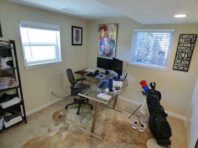 Building Photo - $0 DEPOSIT OPTION. SPACIOUS TRI-LEVEL HOME...