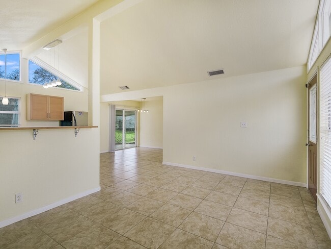 Building Photo - 227 Shin Oak Dr