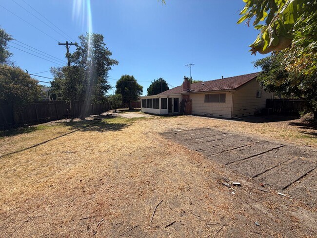 Building Photo - 3 Bedroom | 1.5 Bathroom | Single Family Home in Carmichael
