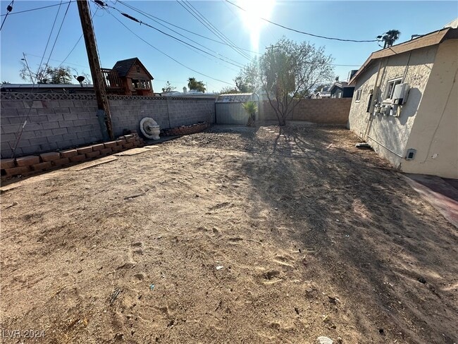 Building Photo - 5609 Gipsy Ave