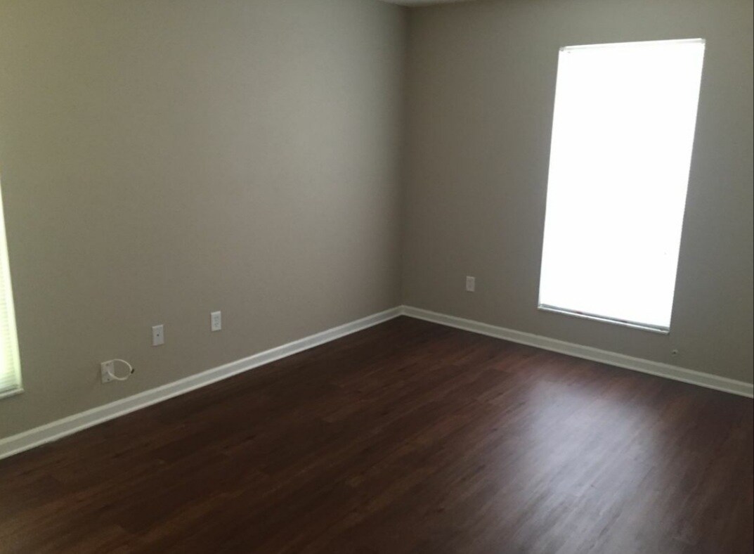 Guest Room - 7423 Colony Cove Ln