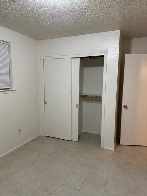 Building Photo - 3719 Tiffany Dr