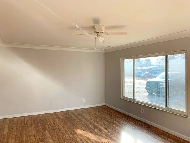 Building Photo - Renovated and Move In Ready...725 Ashland, Mitchell, IL 62040