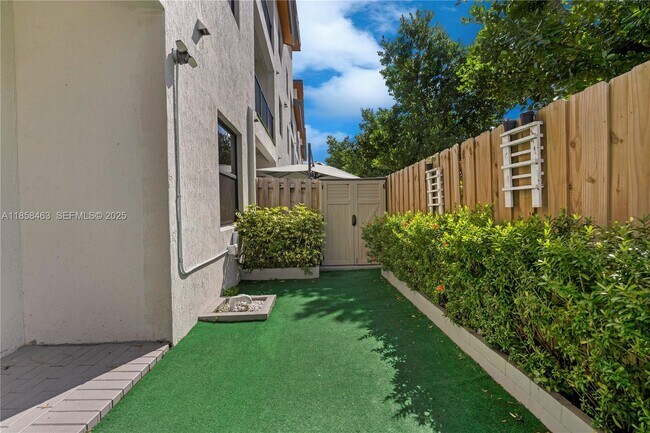 Building Photo - 8151 NW 104th Ave