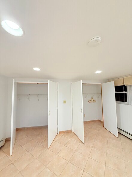 Building Photo - 336 Mile Square Rd