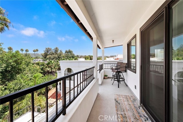 Building Photo - 210 Avenida Montalvo