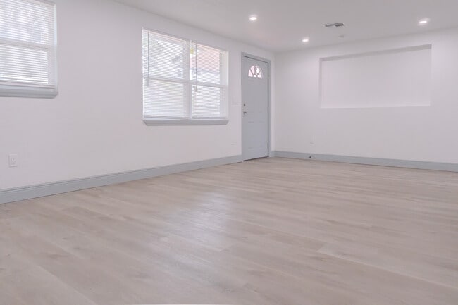 Building Photo - 217 Betty Ave