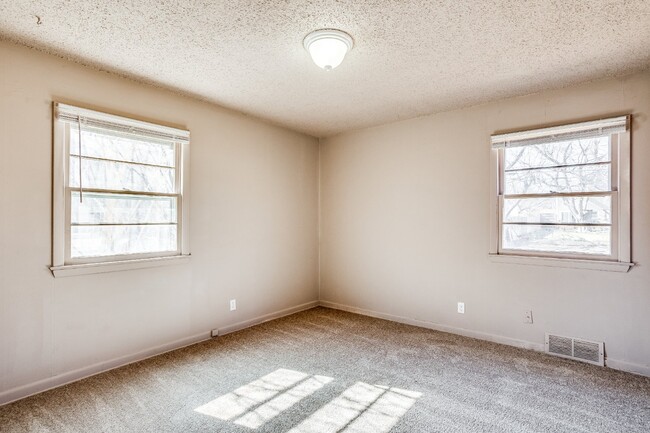 Building Photo - Charming 3 Bedroom Rental in Wichita with ...