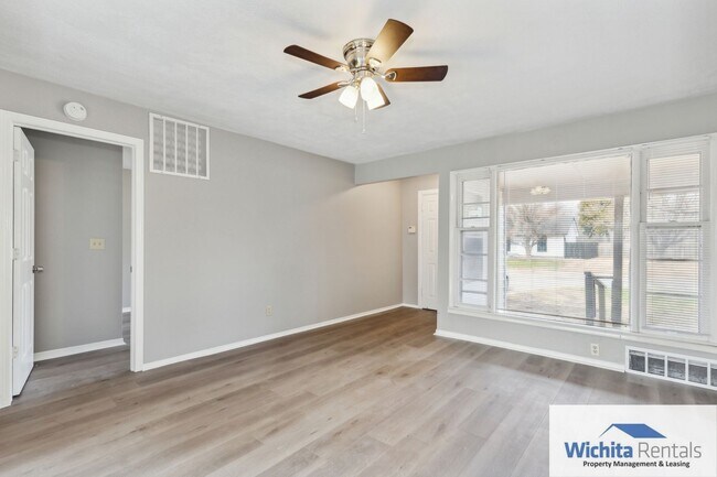Building Photo - Spacious 3 Bed 1 Bath