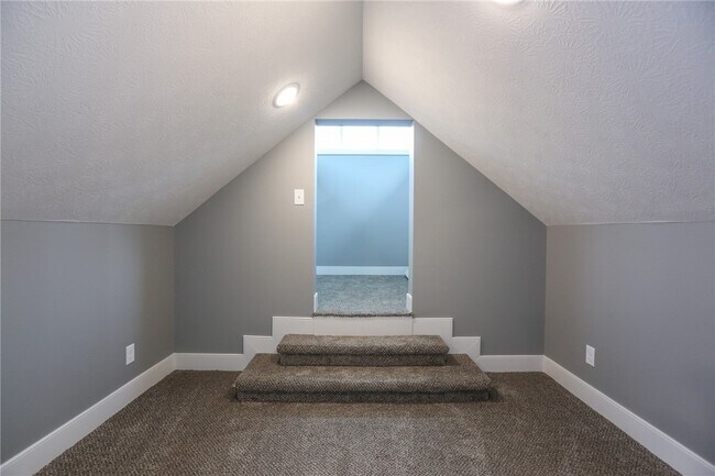 Building Photo - 1370 Bay Shore Blvd