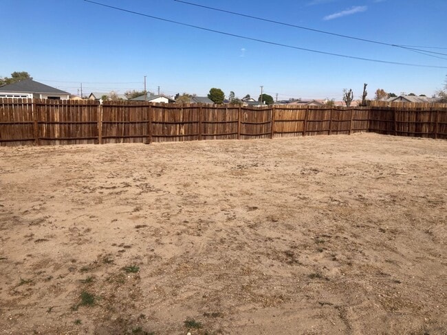Building Photo - 3 bedroom / 2 bathroom house for RENT!