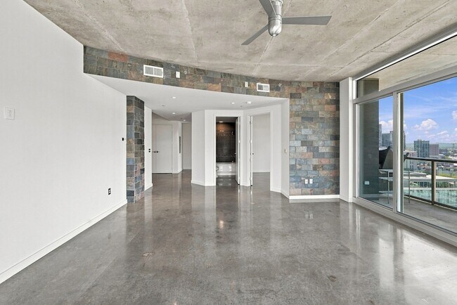 Building Photo - 600 12th Ave S