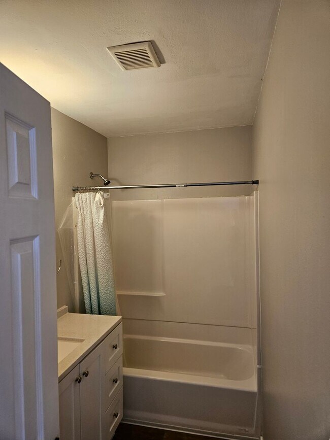 Building Photo - 914 16th St