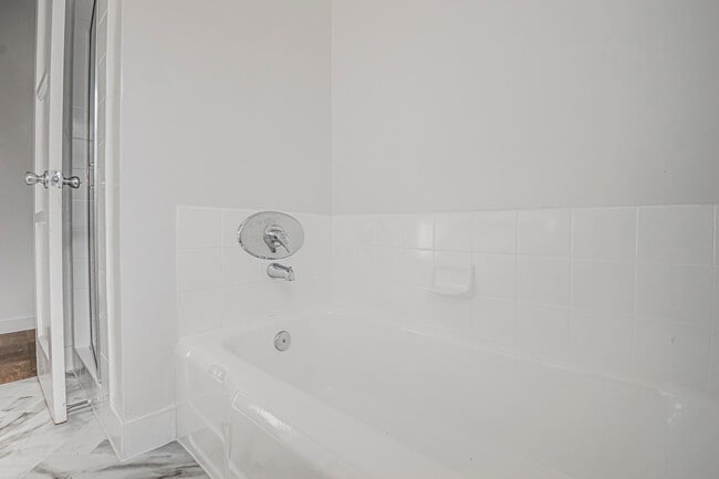 Building Photo - 5871.5 W 88th St