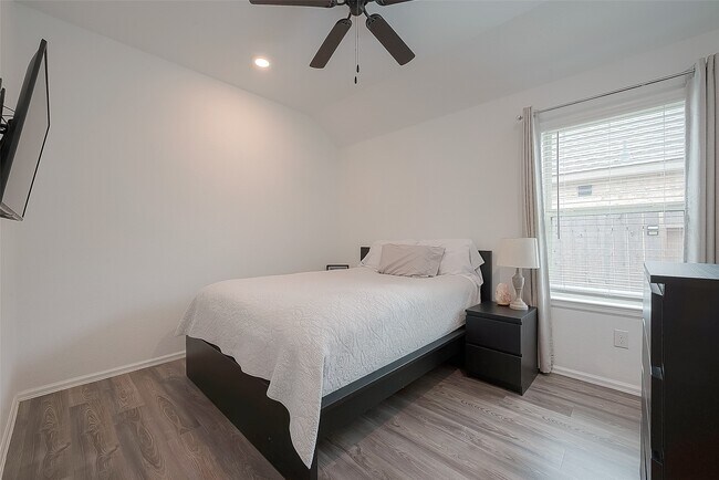 Building Photo - 506 Pecan Landing Ln