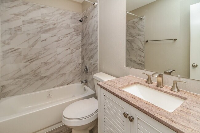 Building Photo - 520 Portland Cir