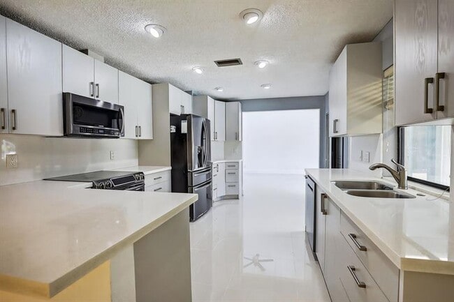 Building Photo - 8201 SW 57th St