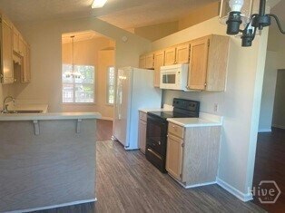 Building Photo - 484 Falcon Dr