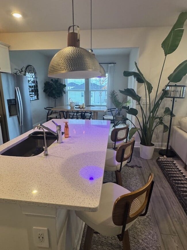 Building Photo - Beautiful newer home with 3 bedrooms, 2.5 ...