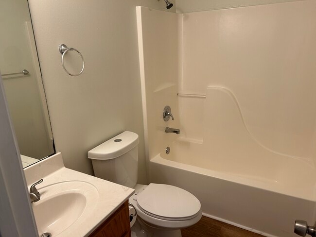 Building Photo - 39 Farm View Cir