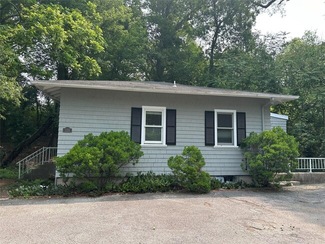 Primary Photo - 139 Cove Neck Rd