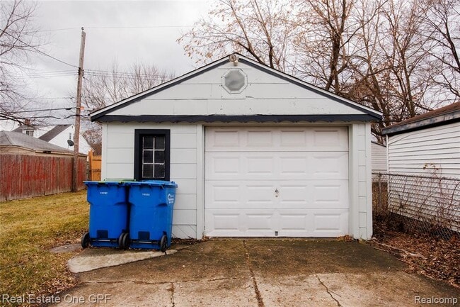 Building Photo - 8242 Maxwell Ave