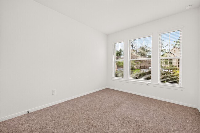 Building Photo - 453 Embden Rim Dr