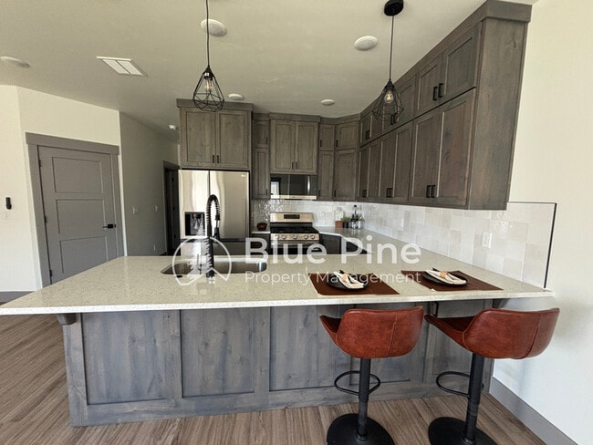 Building Photo - 5133 Beach Dr