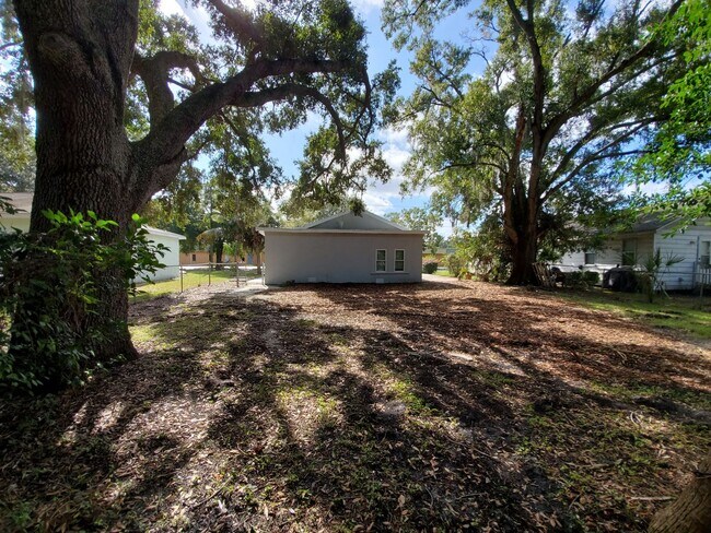 Building Photo - 2 Bedroom, 1 Bathroom Home with Yard - 7 M...