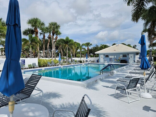 Building Photo - Charming First-Floor Condo in Plantation Golf and Country Club with a Community Pool Access!