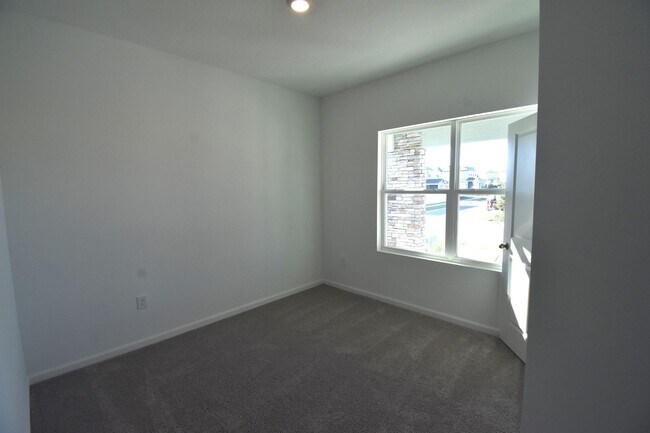 Building Photo - 2090 Gold Dust Dr