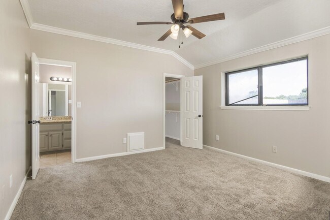 Building Photo - 6219 Ray Dr