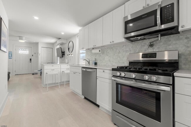 Building Photo - 118 N Rosborough Ave