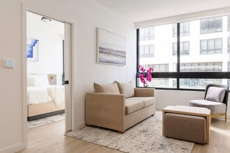 Building Photo - 225 N Miami Ave