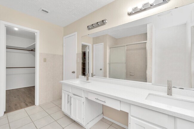 Building Photo - 13411 Splintered Oak Dr